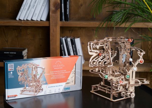 UGears Marble Run Chain Hoist box